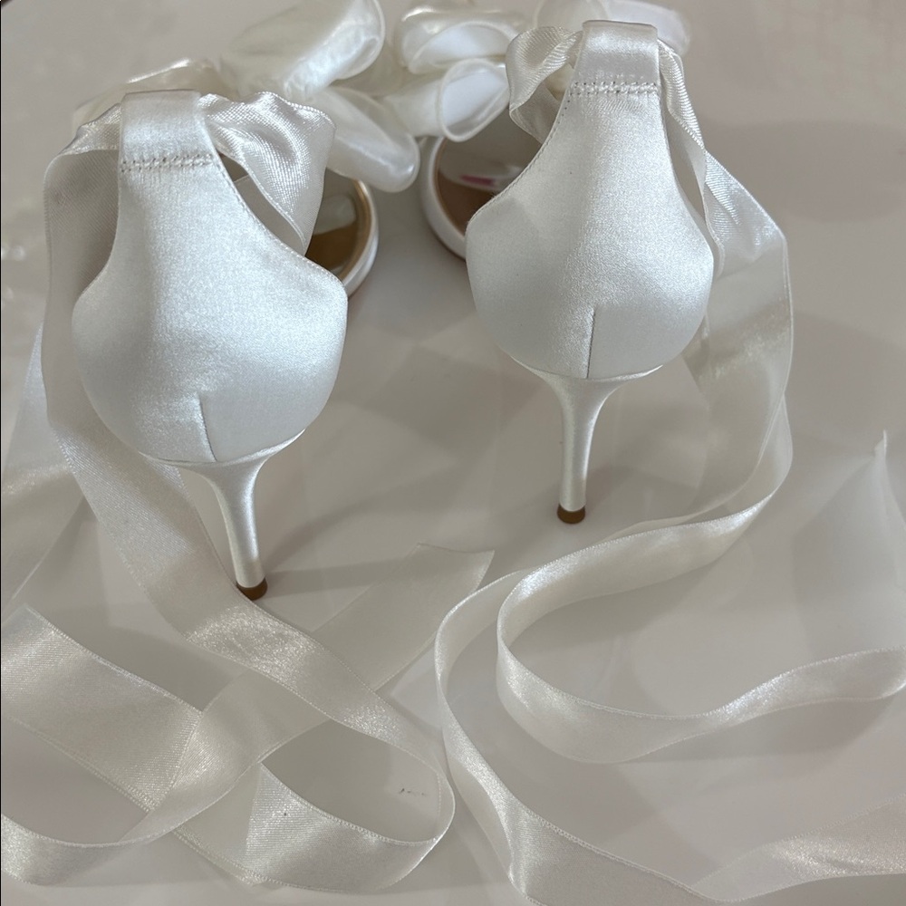 Badgley Mischka White Satin Heels with Ribbon Accent - Picture 8 of 15